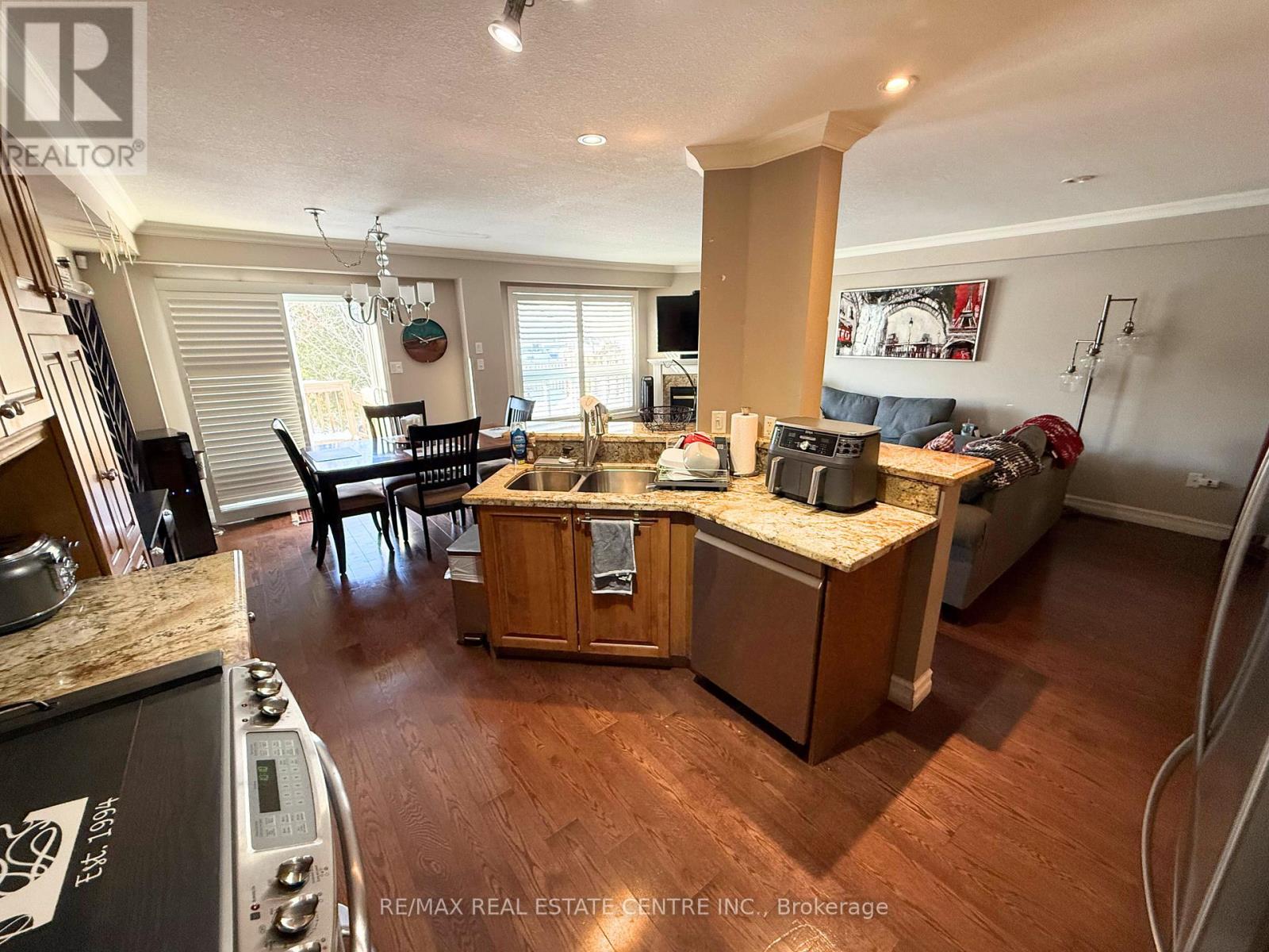 10 - 130 Robert Street, Milton, Ontario  L9T 6E3 - Photo 5 - W12759928