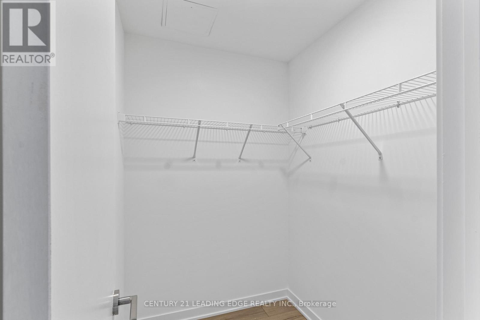 614 - 395 Dundas Street W, Oakville, Ontario  L6M 5R8 - Photo 8 - W12759930