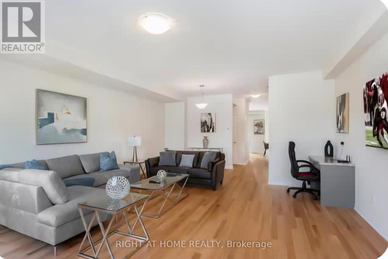 2078 Fairmont Common, Burlington, Ontario  L7P 0V8 - Photo 2 - W12759932