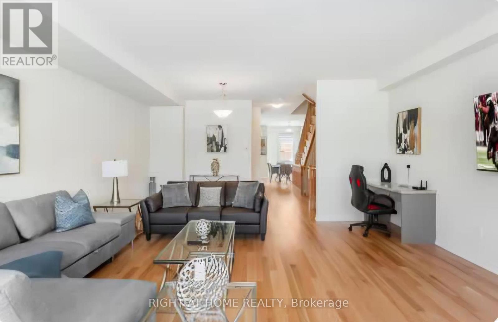 2078 Fairmont Common, Burlington, Ontario  L7P 0V8 - Photo 3 - W12759932