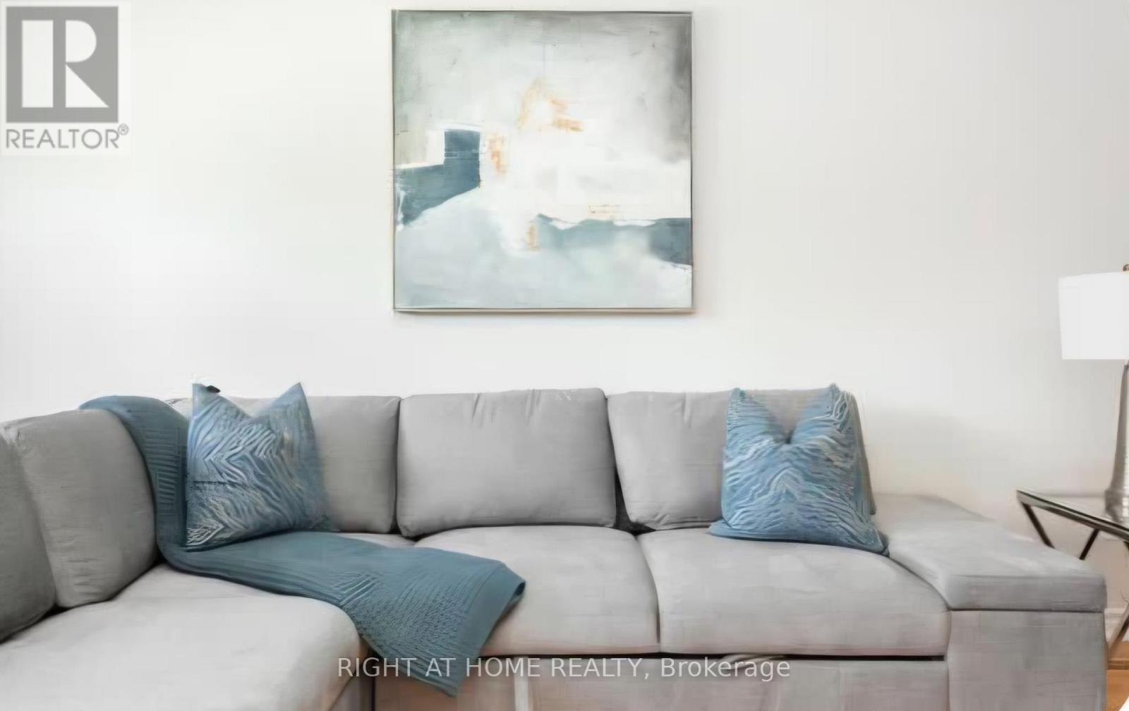 2078 Fairmont Common, Burlington, Ontario  L7P 0V8 - Photo 4 - W12759932