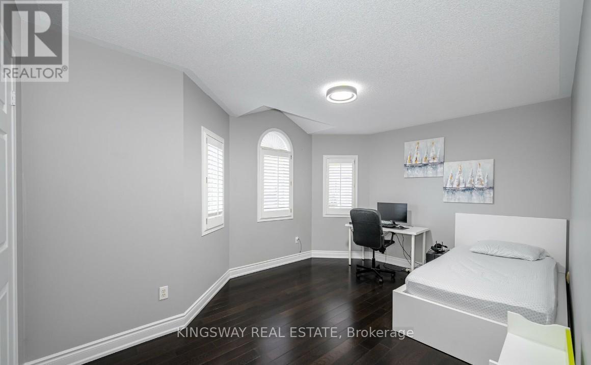 5103 Silverwater Mill Crescent, Mississauga, Ontario  L5V 2B2 - Photo 7 - W12759952