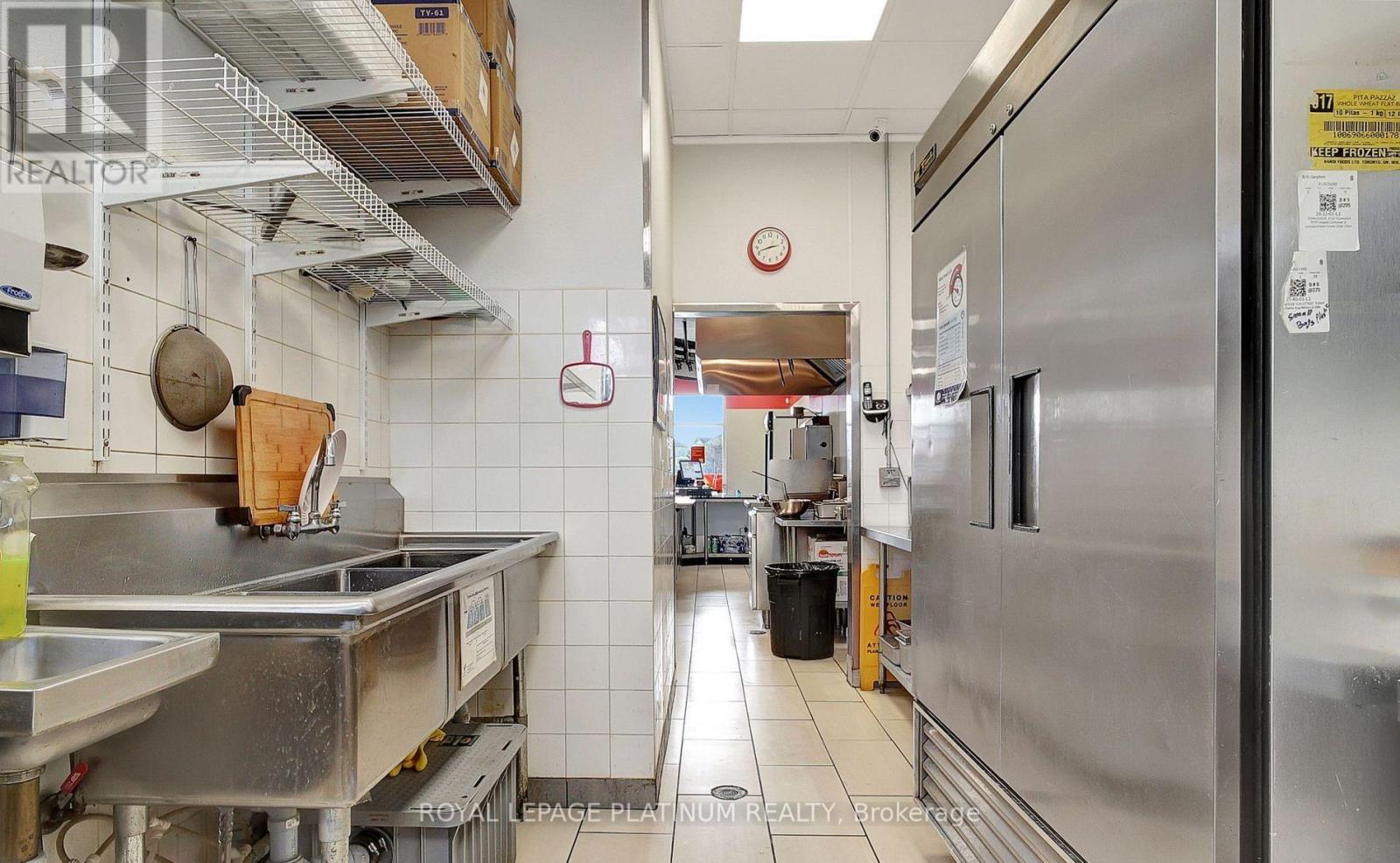 D - 645 Laurelwood Drive, Waterloo, Ontario  N2V 2W9 - Photo 12 - X12759918