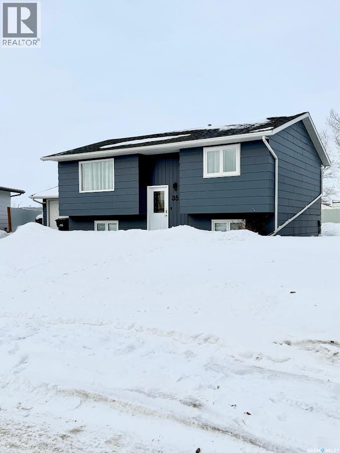 35 Collacott Drive, Yorkton, Saskatchewan  S3N 3E5 - Photo 2 - SK027851