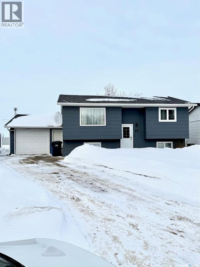 35 Collacott Drive, Yorkton, Saskatchewan  S3N 3E5 - Photo 3 - SK027851