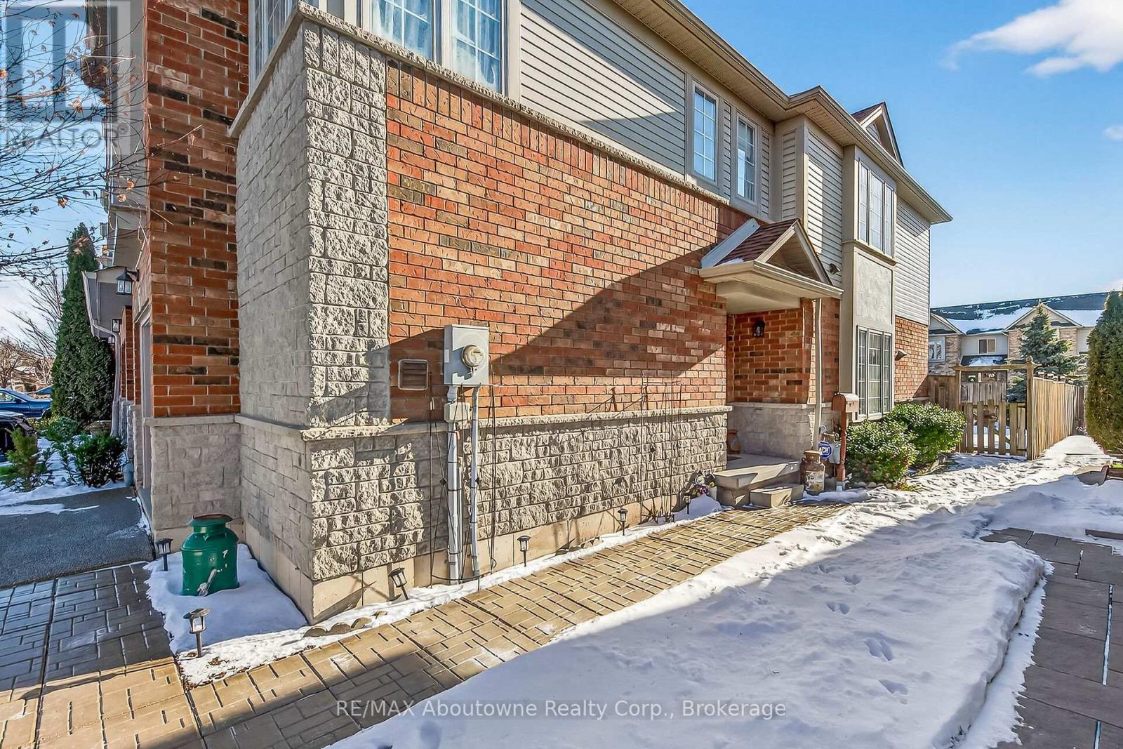 31 Elderberry Avenue, Grimsby, Ontario  L3M 5R5 - Photo 3 - X12759982