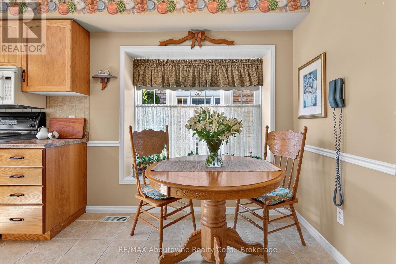 31 Elderberry Avenue, Grimsby, Ontario  L3M 5R5 - Photo 7 - X12759982