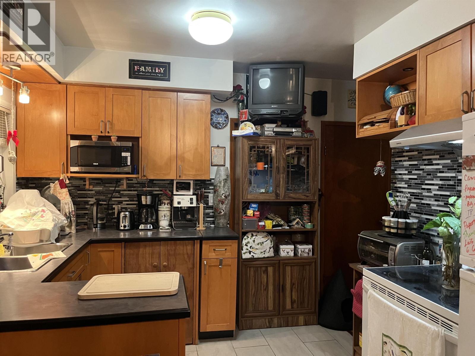 4042 Nootka Street, Vancouver, British Columbia  V5R 2E2 - Photo 2 - R3086269