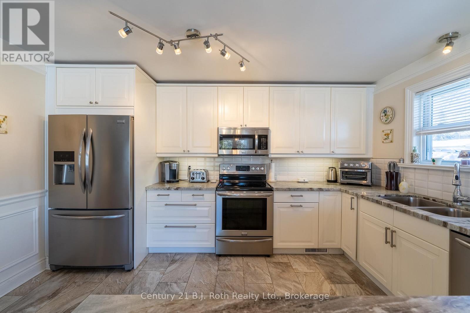 426 Highland Avenue, Orillia, Ontario  L3V 4E7 - Photo 18 - S12760042