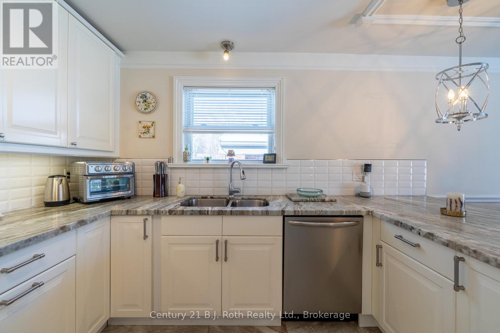 426 Highland Avenue, Orillia, Ontario  L3V 4E7 - Photo 20 - S12760042