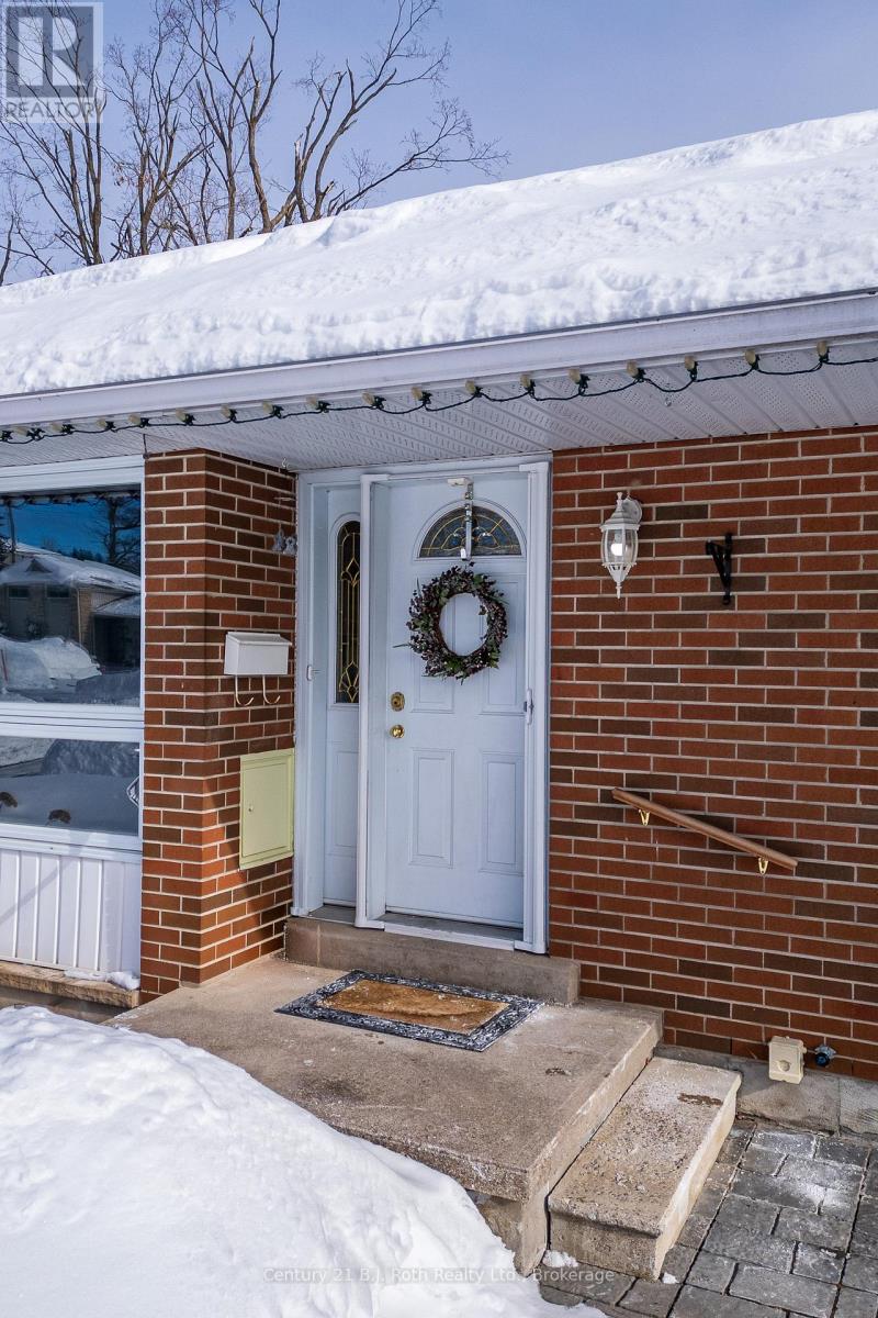 426 Highland Avenue, Orillia, Ontario  L3V 4E7 - Photo 4 - S12760042