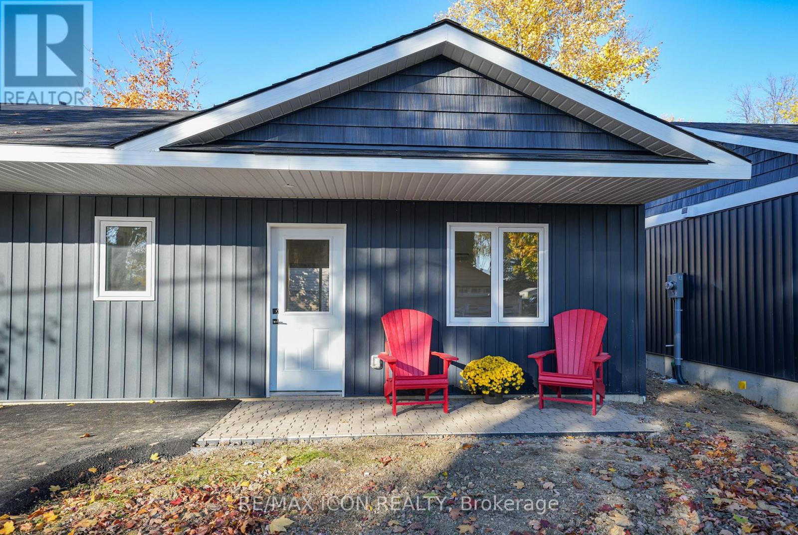 2 - 218 Ardross Street, North Middlesex, Ontario  N0M 2K0 - Photo 1 - X12760066