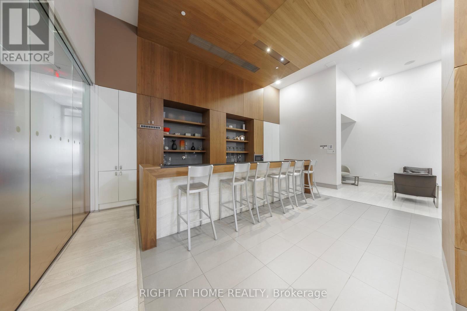 501 - 295 Adelaide Street W, Toronto, Ontario  M5V 0L4 - Photo 5 - C12760036