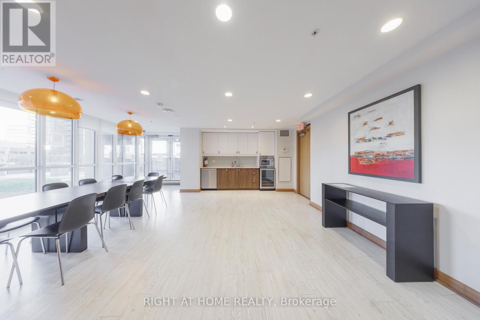 501 - 295 Adelaide Street W, Toronto, Ontario  M5V 0L4 - Photo 9 - C12760036