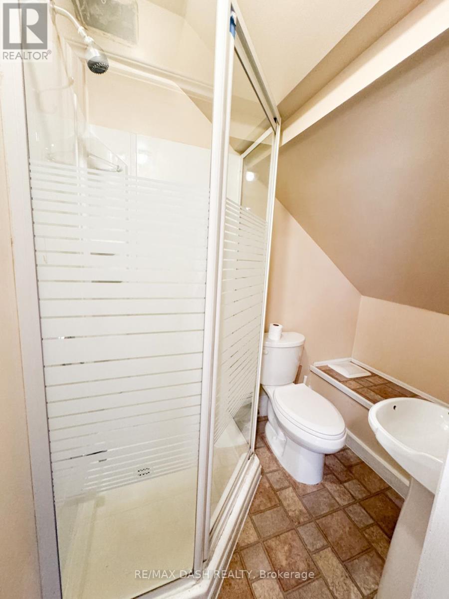 Main Fl - 1529 Queen Street E, Toronto, Ontario  M4L 1E5 - Photo 7 - E12760032