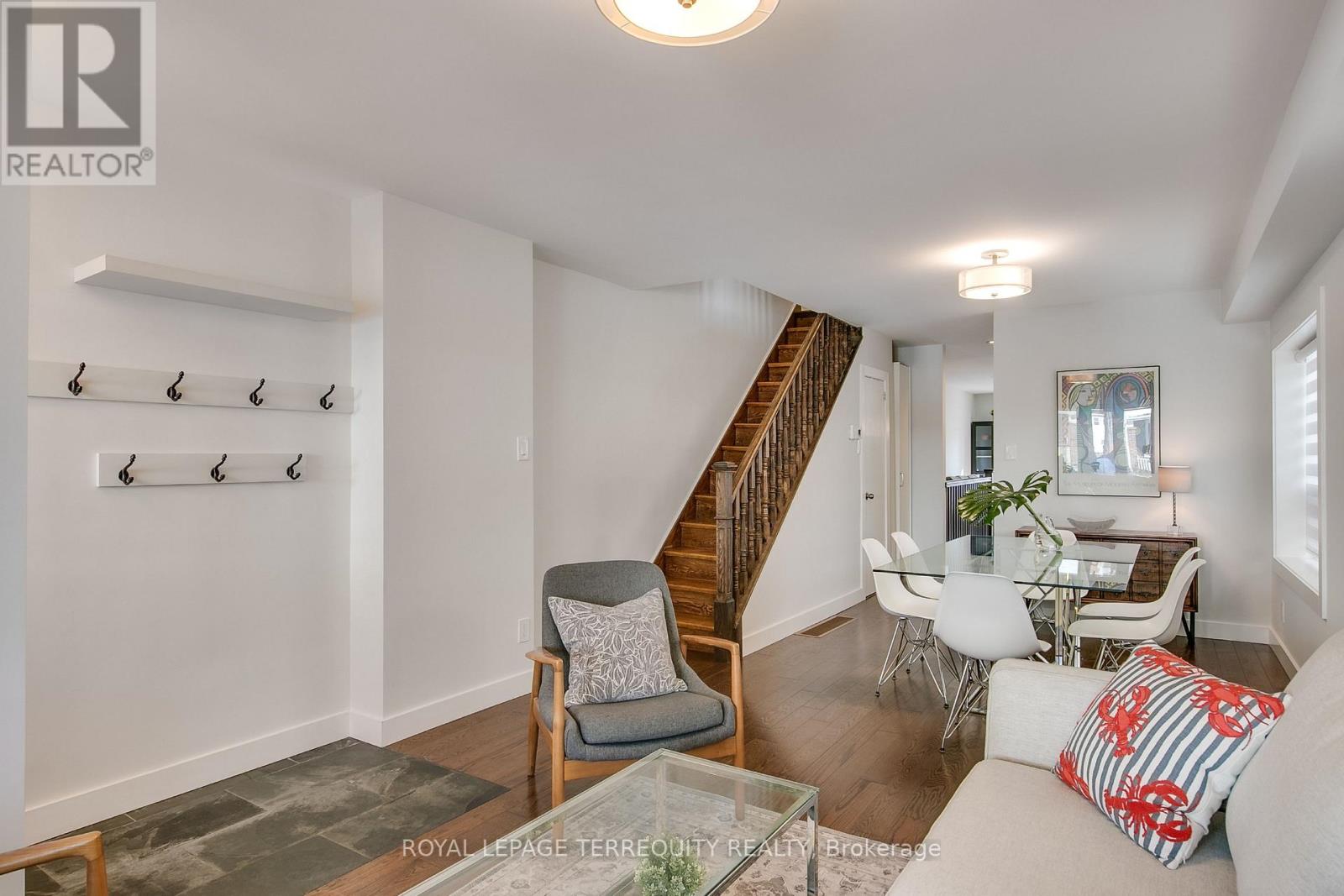 189 Queensdale Avenue, Toronto, Ontario  M4C 2B1 - Photo 3 - E12760056