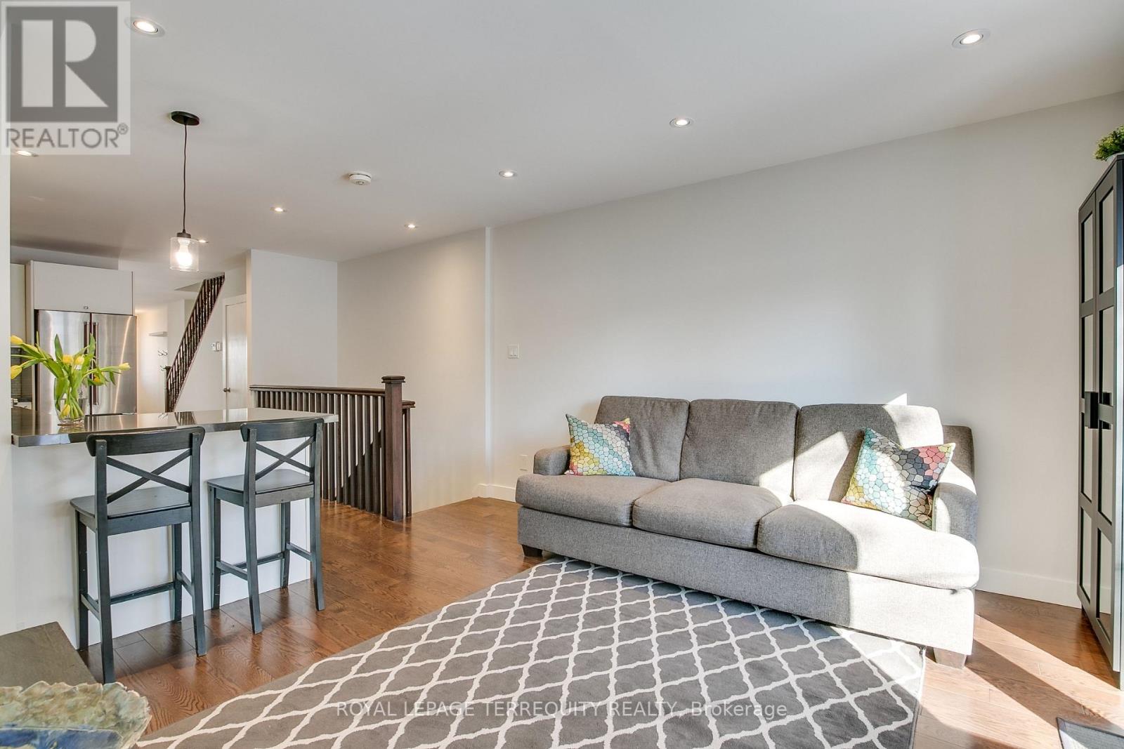 189 Queensdale Avenue, Toronto, Ontario  M4C 2B1 - Photo 5 - E12760056