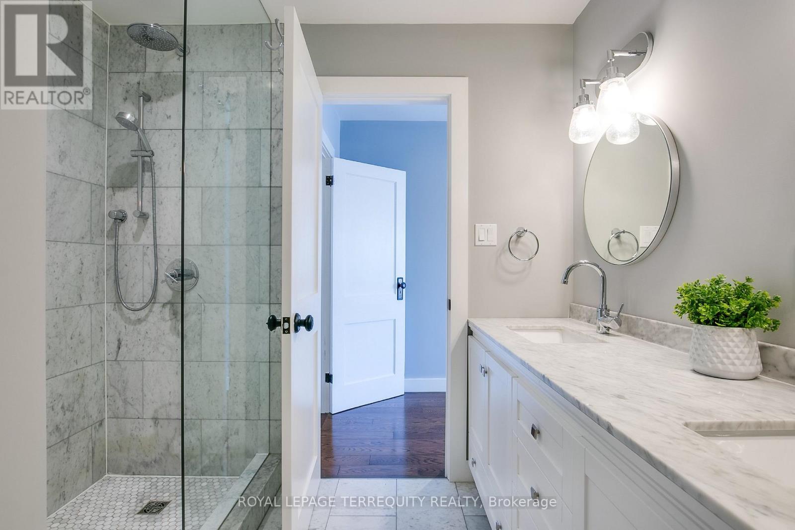 189 Queensdale Avenue, Toronto, Ontario  M4C 2B1 - Photo 7 - E12760056