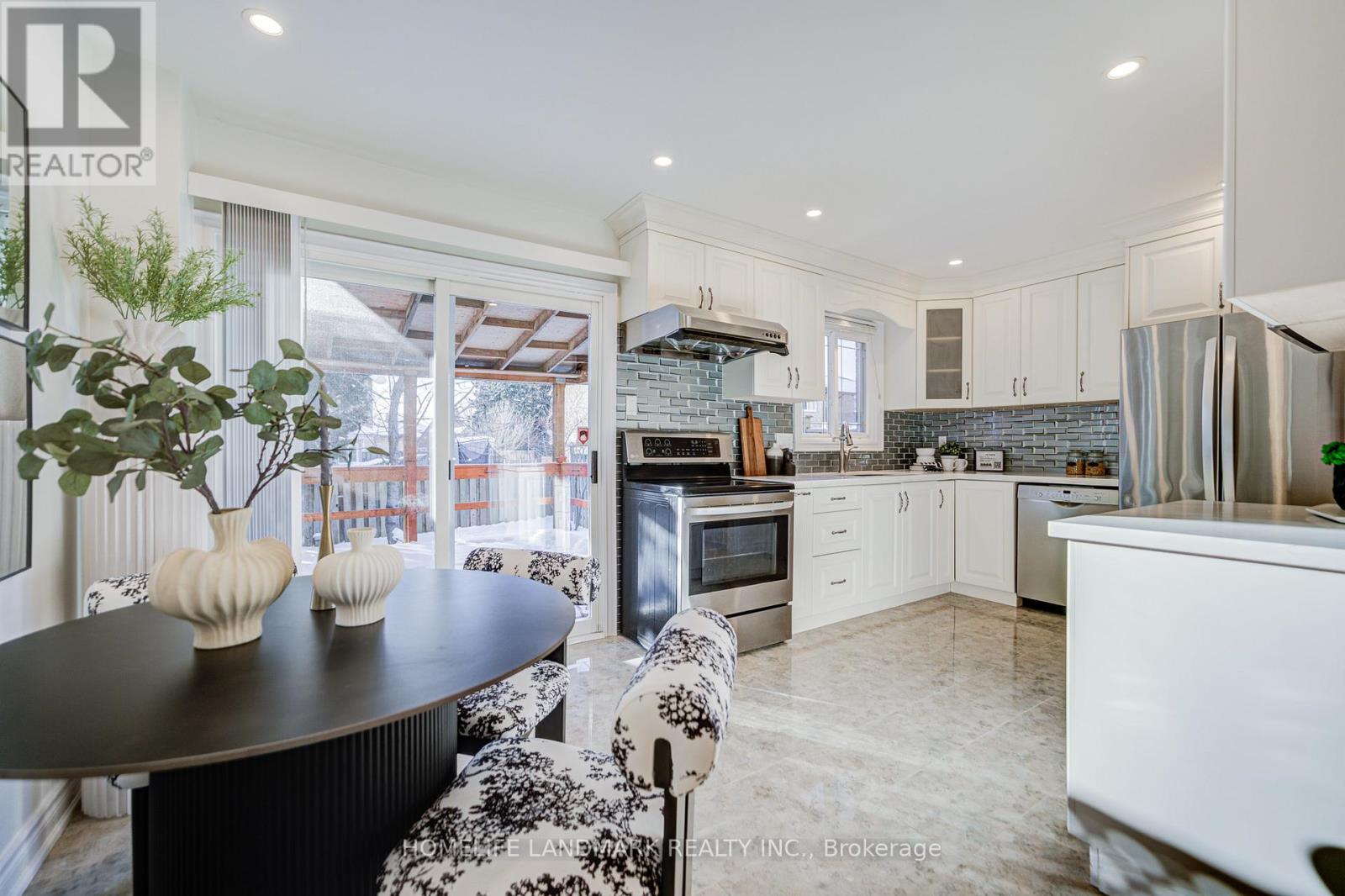 101 Upton Crescent, Markham, Ontario  L3R 3T3 - Photo 8 - N12760024