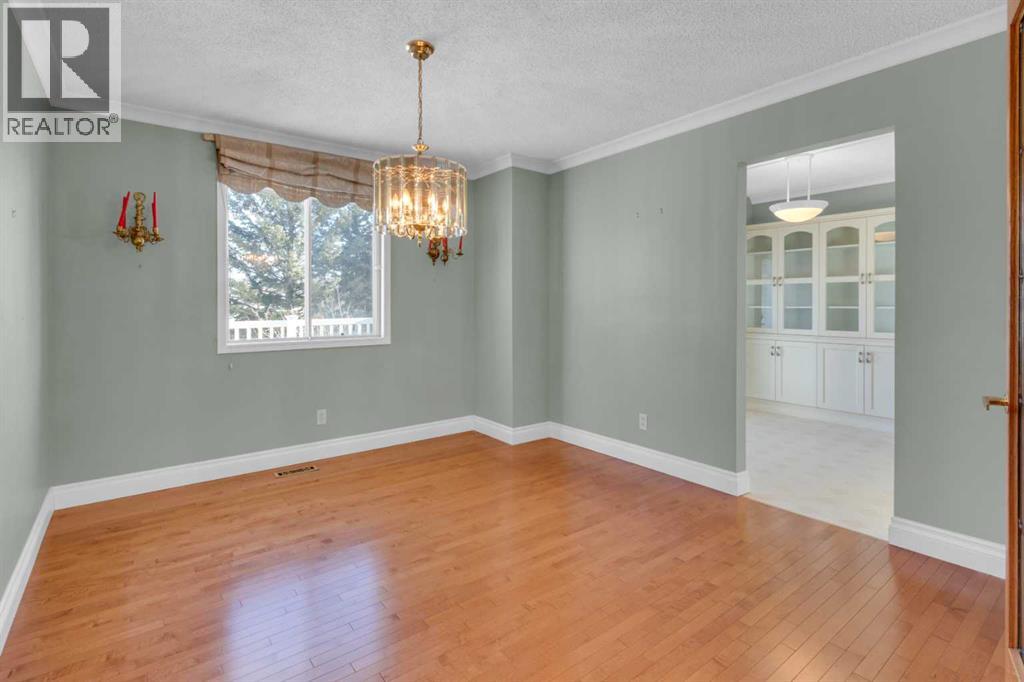 12 Vandoos Villas Nw, Calgary, Alberta  T3A 4W3 - Photo 10 - A2277705