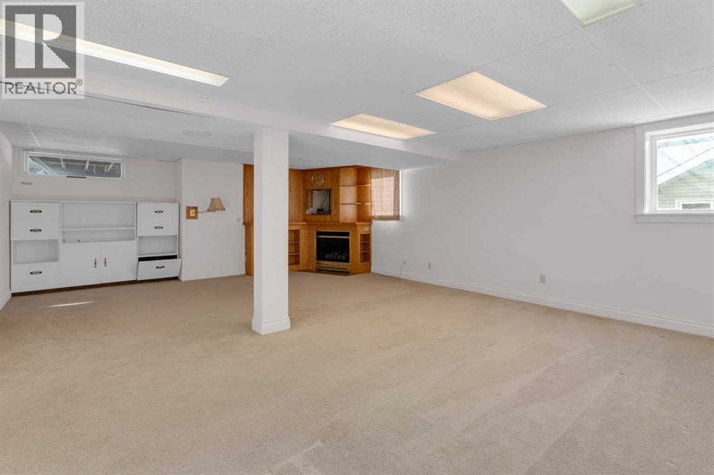 12 Vandoos Villas Nw, Calgary, Alberta  T3A 4W3 - Photo 18 - A2277705