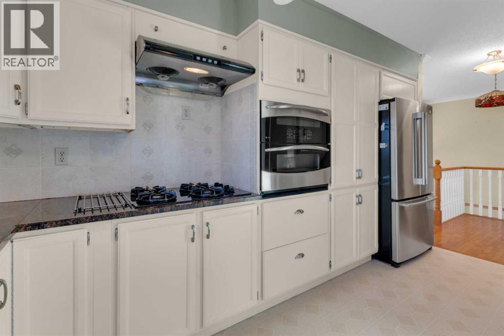 12 Vandoos Villas Nw, Calgary, Alberta  T3A 4W3 - Photo 8 - A2277705