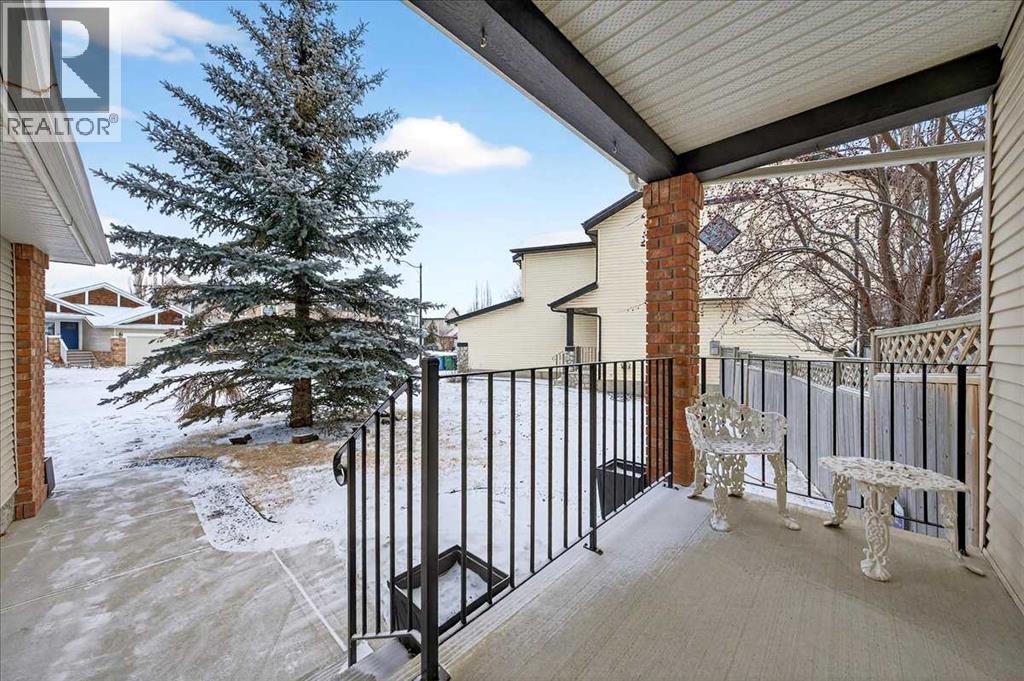 206 Cougarstone Circle Sw, Calgary, Alberta  T3H 4W5 - Photo 4 - A2281500