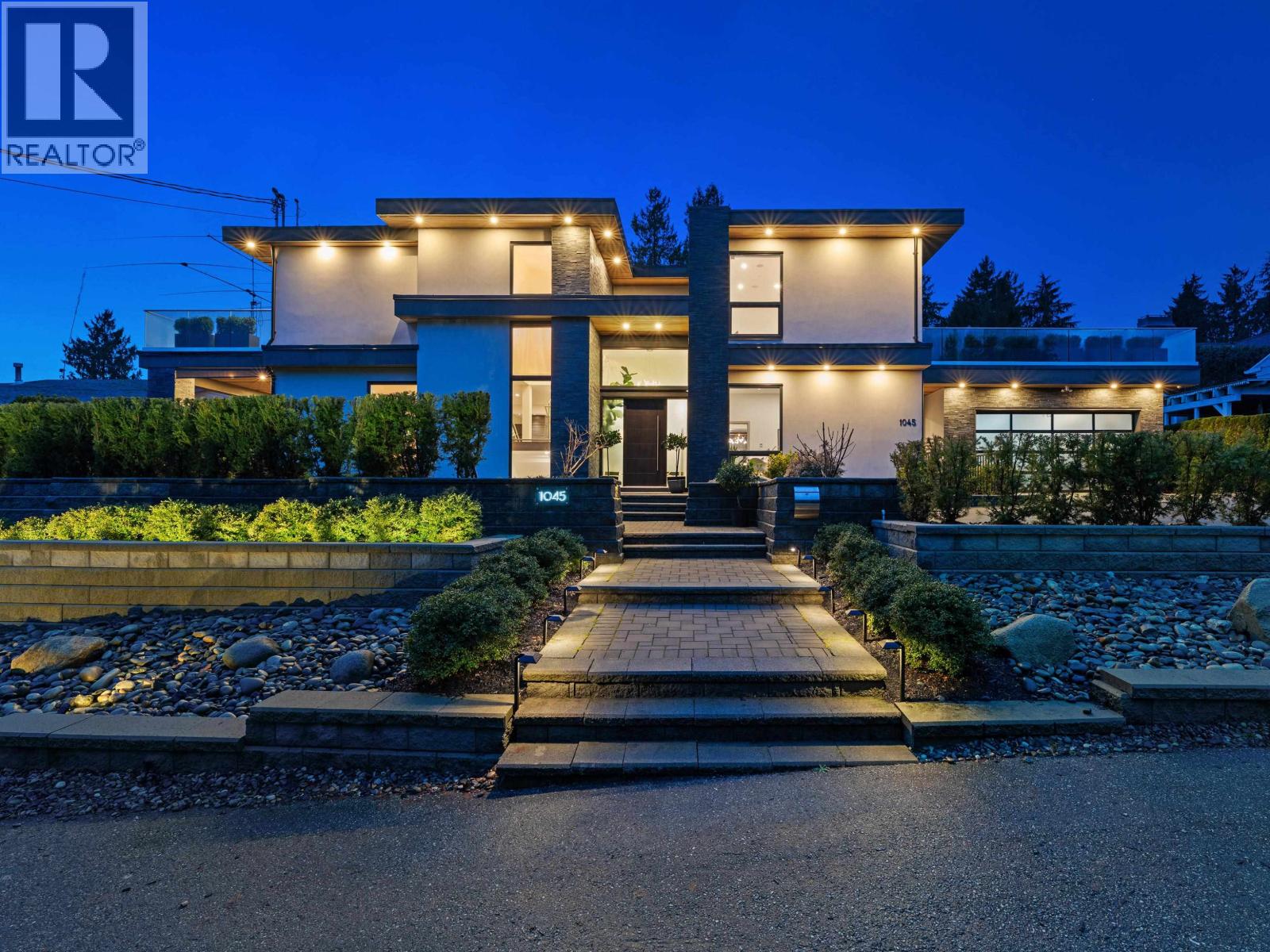 1045 Sinclair Street, West Vancouver, British Columbia  V7V 3W1 - Photo 1 - R3086873