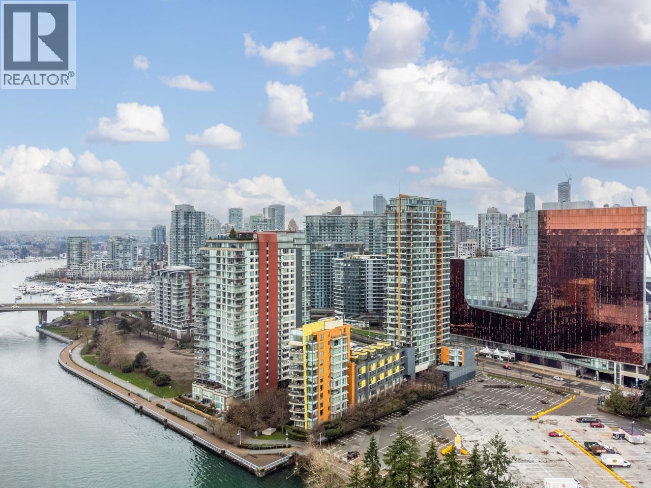 100 9 Smithe Mews, Vancouver, British Columbia  V6B 0B6 - Photo 1 - R3086861