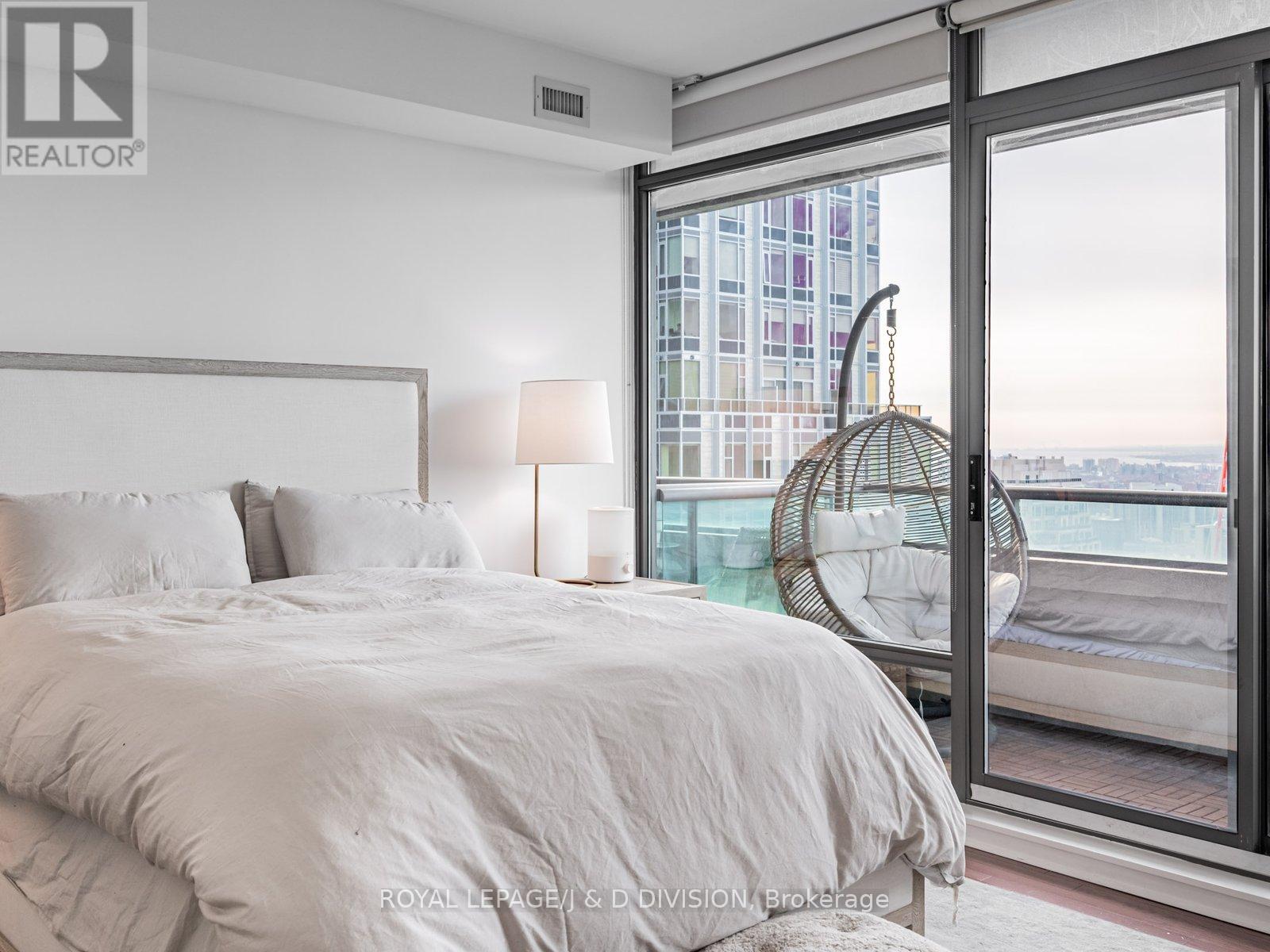 3402 - 18 Yorkville Avenue, Toronto, Ontario  M4W 3Y8 - Photo 15 - C12653438