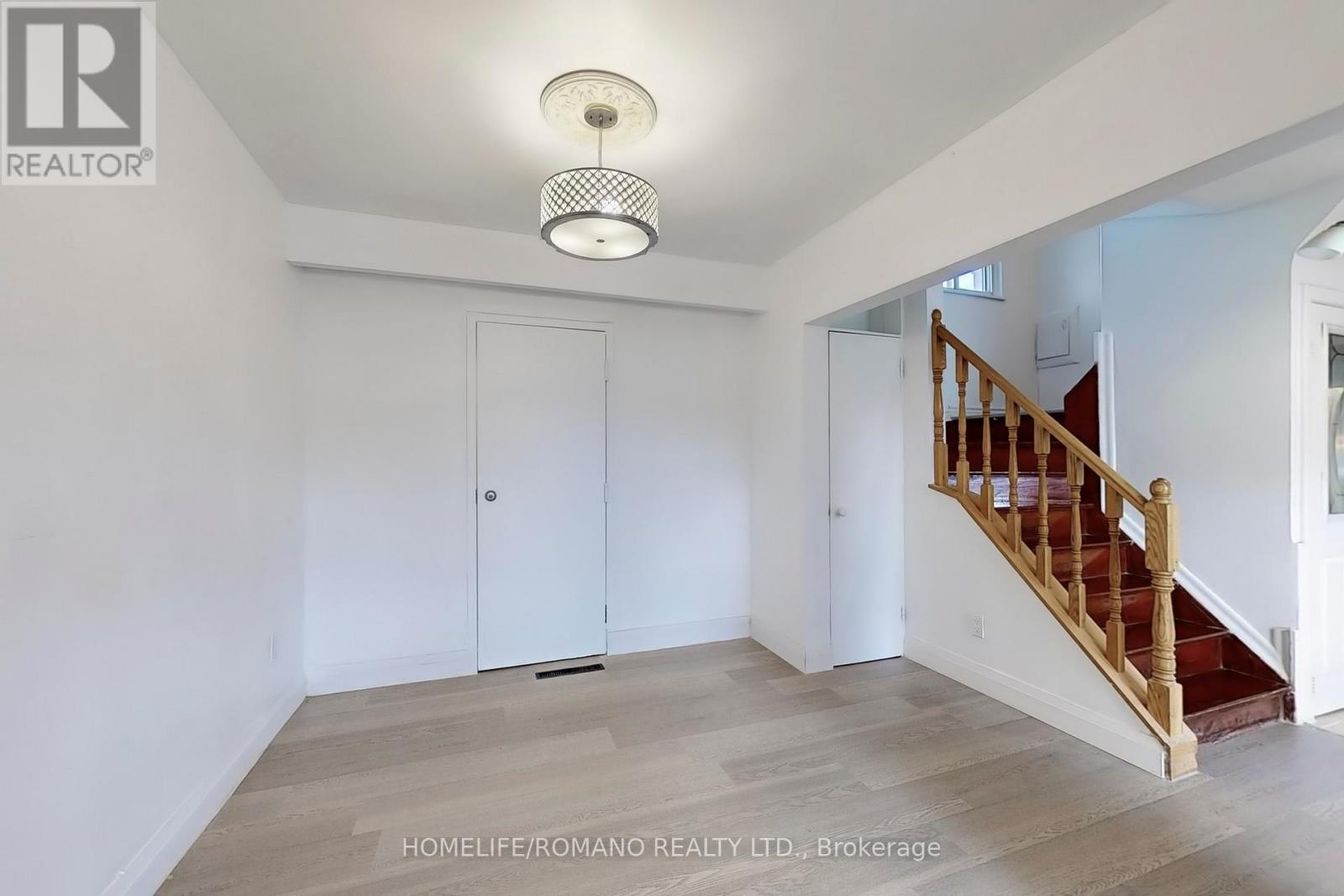 66 Mahoney Avenue, Toronto, Ontario  M6M 2H4 - Photo 12 - W12760086