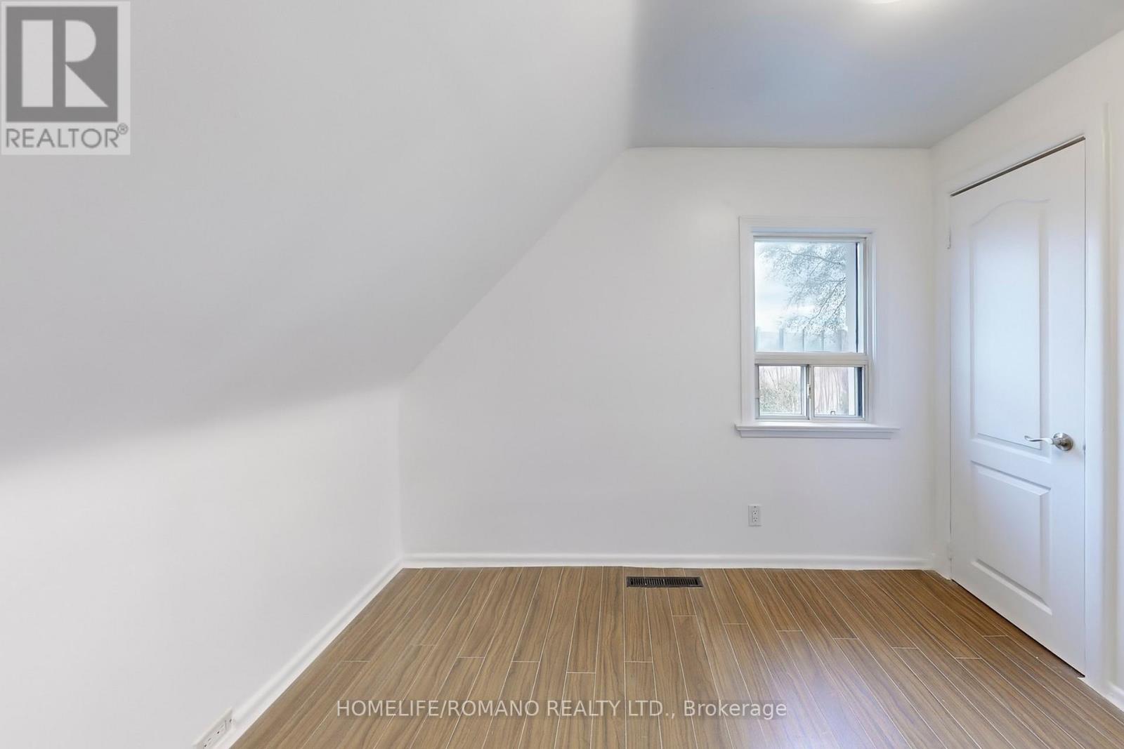 66 Mahoney Avenue, Toronto, Ontario  M6M 2H4 - Photo 14 - W12760086