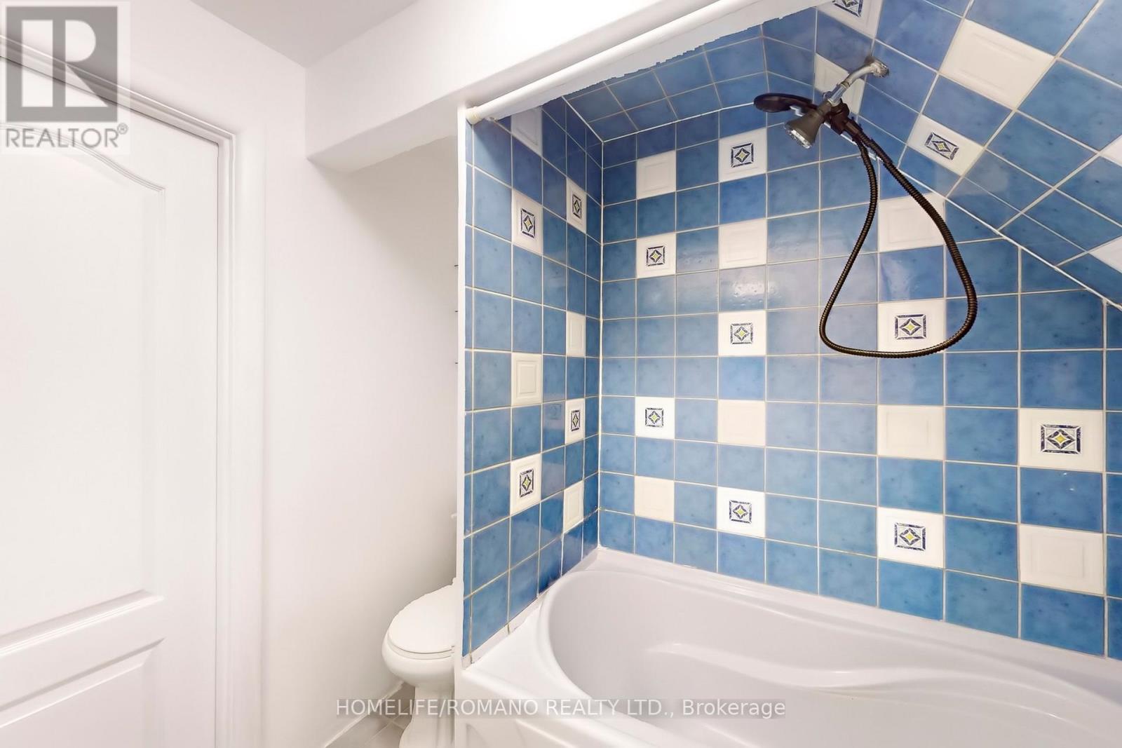 66 Mahoney Avenue, Toronto, Ontario  M6M 2H4 - Photo 16 - W12760086