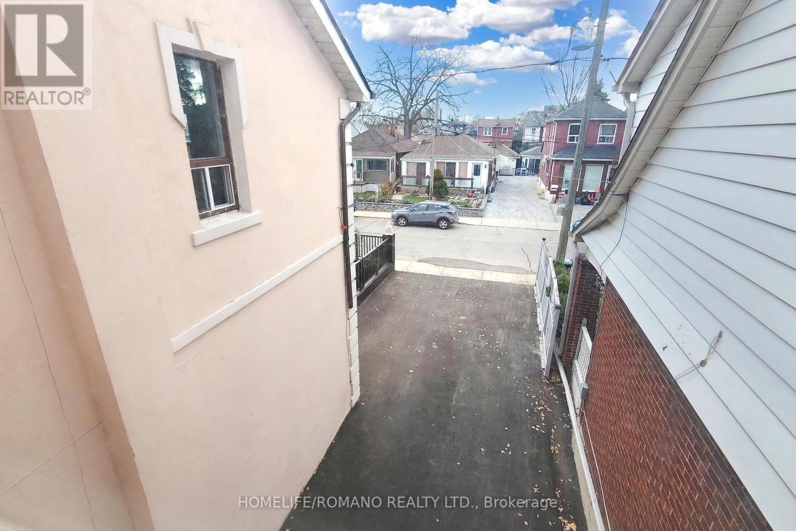 66 Mahoney Avenue, Toronto, Ontario  M6M 2H4 - Photo 21 - W12760086