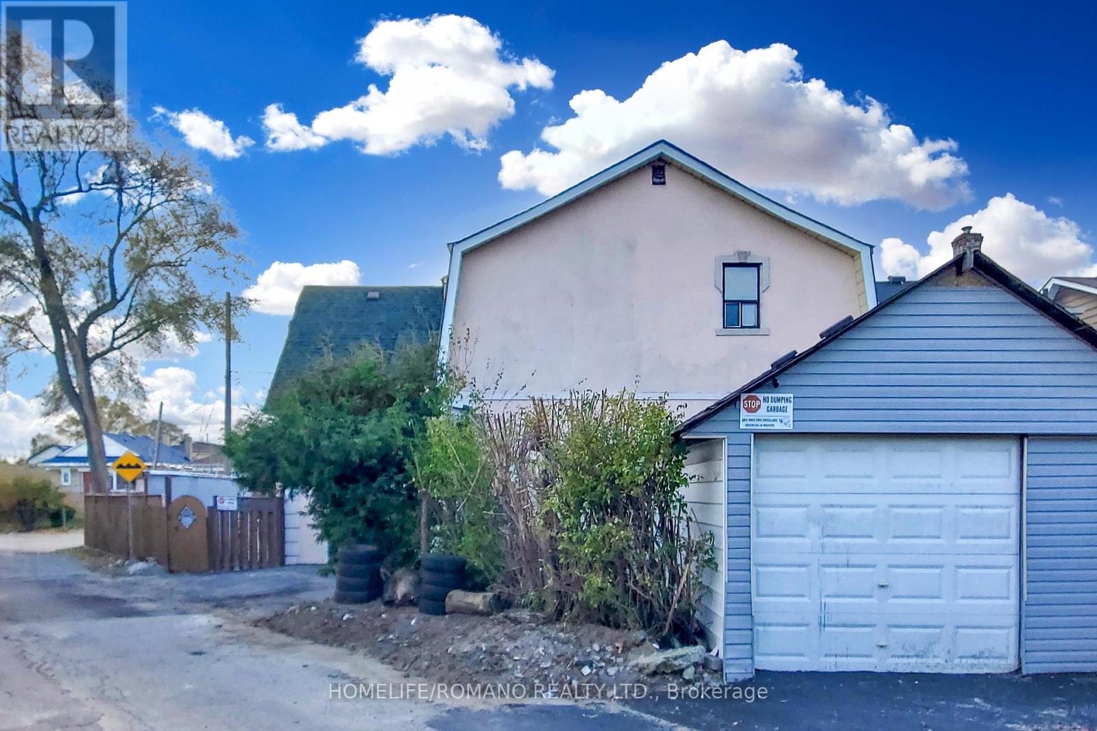 66 Mahoney Avenue, Toronto, Ontario  M6M 2H4 - Photo 23 - W12760086