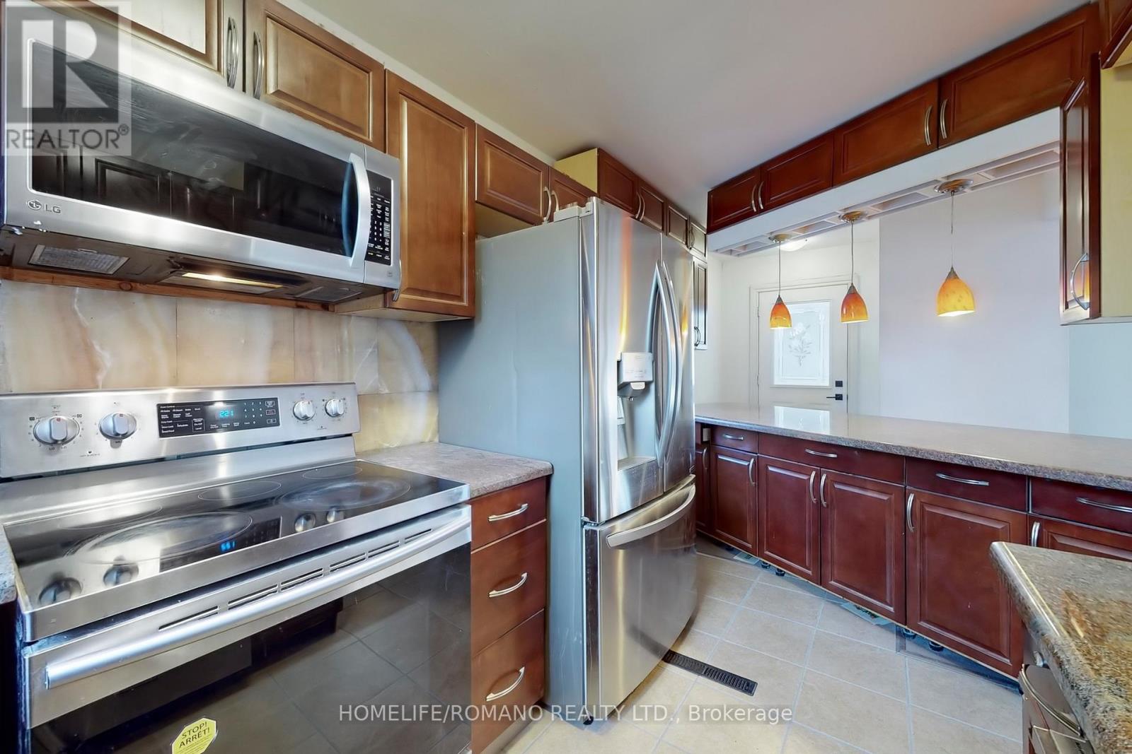 66 Mahoney Avenue, Toronto, Ontario  M6M 2H4 - Photo 5 - W12760086