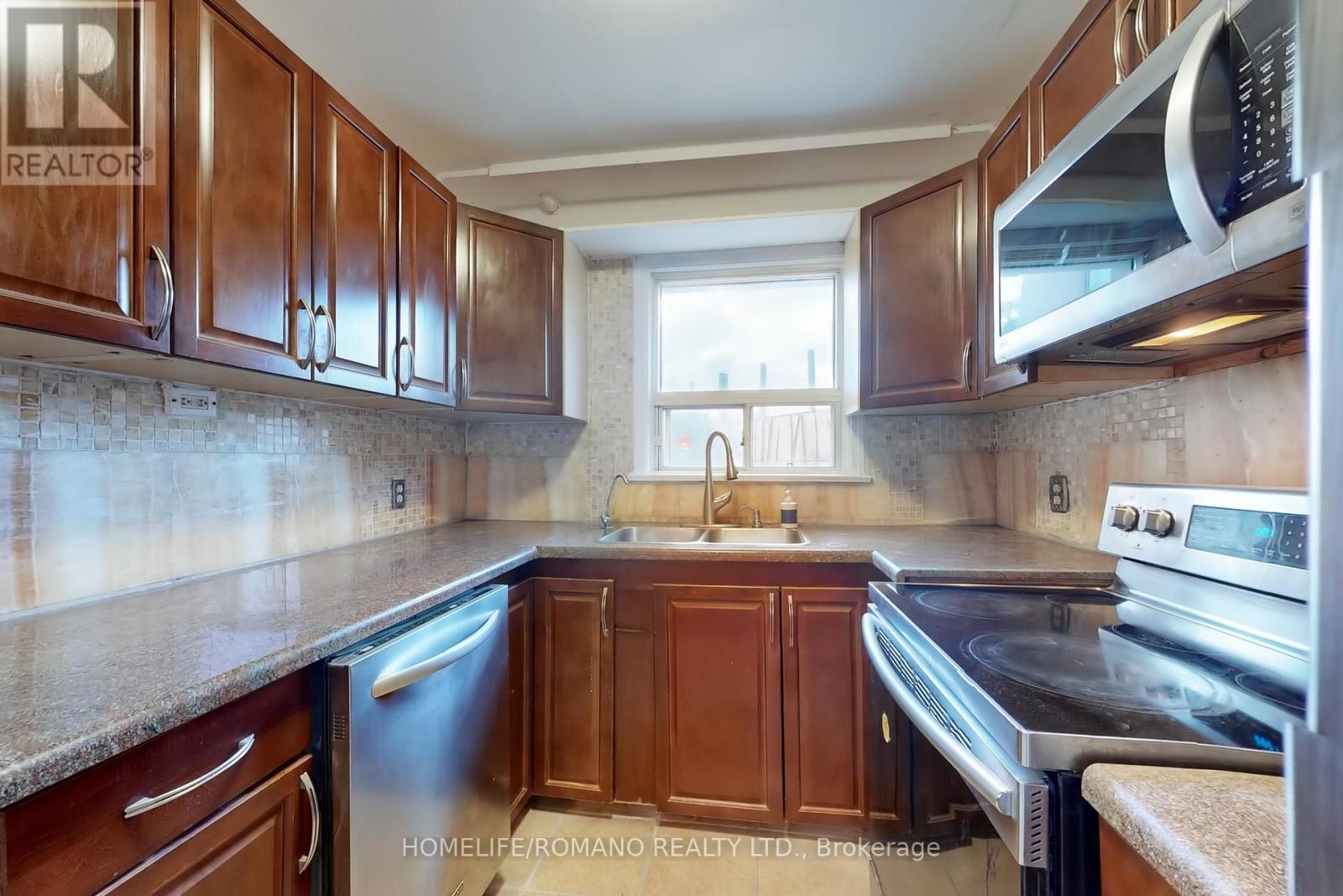 66 Mahoney Avenue, Toronto, Ontario  M6M 2H4 - Photo 7 - W12760086