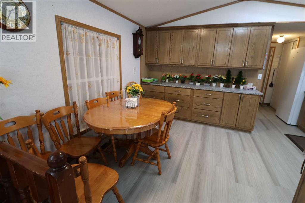 317 4 St, Bow Island, Alberta  T0K 0G0 - Photo 4 - A2284087