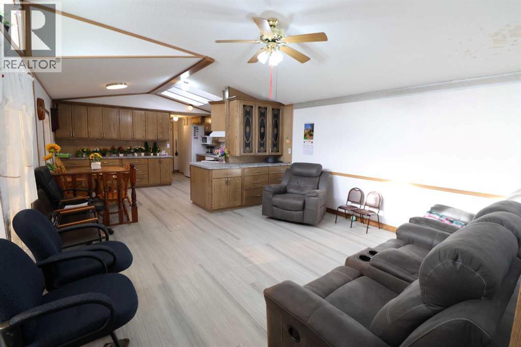 317 4 St, Bow Island, Alberta  T0K 0G0 - Photo 8 - A2284087