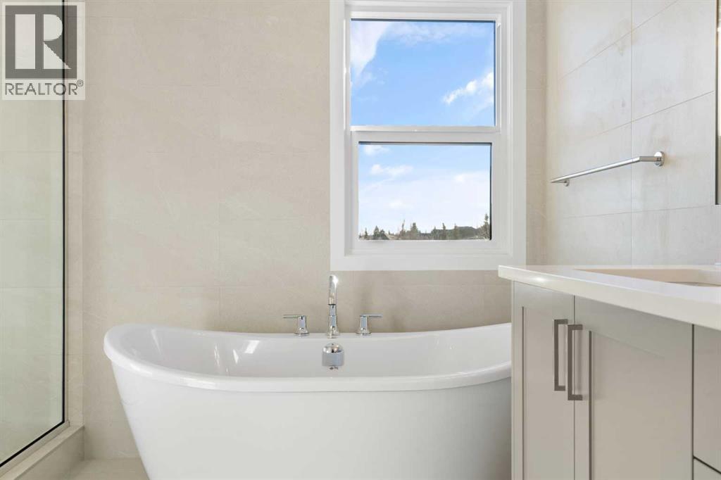 218 West Grove Lane Sw, Calgary, Alberta  T3H 6E3 - Photo 24 - A2269417