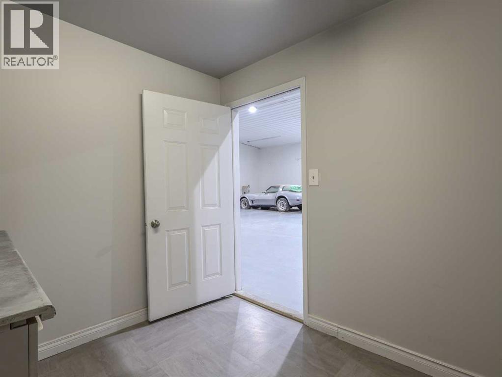 24 Railway Avenue, Erskine, Alberta  T0C 1C0 - Photo 38 - A2252164