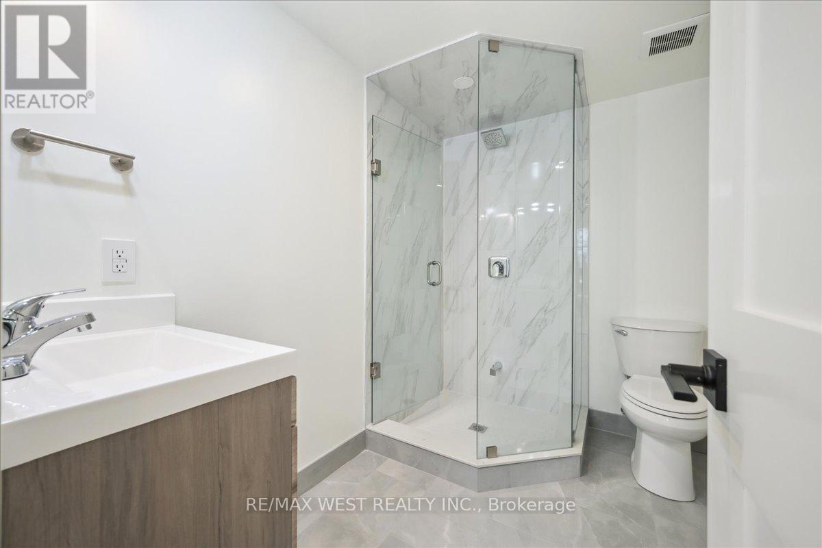 301 - 115 Monarch Park Avenue, Toronto, Ontario  M4J 4R1 - Photo 8 - E12760150