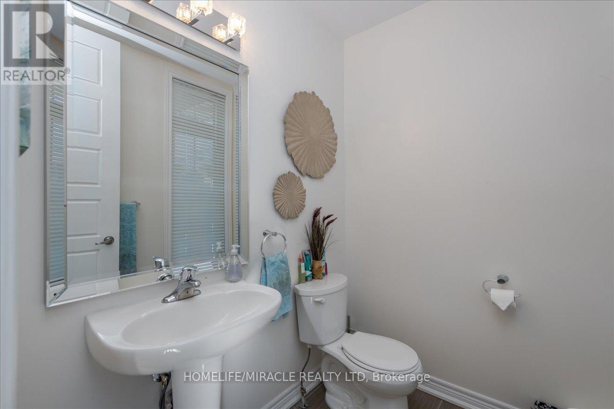 4 Kennedy Boulevard, New Tecumseth, Ontario  L9R 0L4 - Photo 3 - N12760118