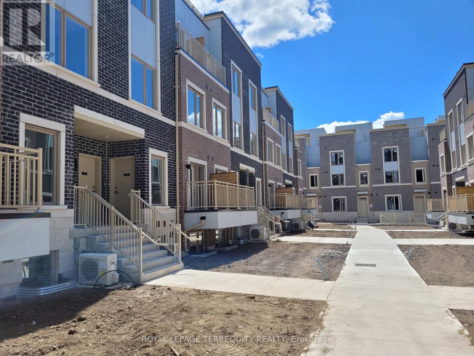 33 - 21 HONEYCRISP CRESCENT, Vaughan, Ontario