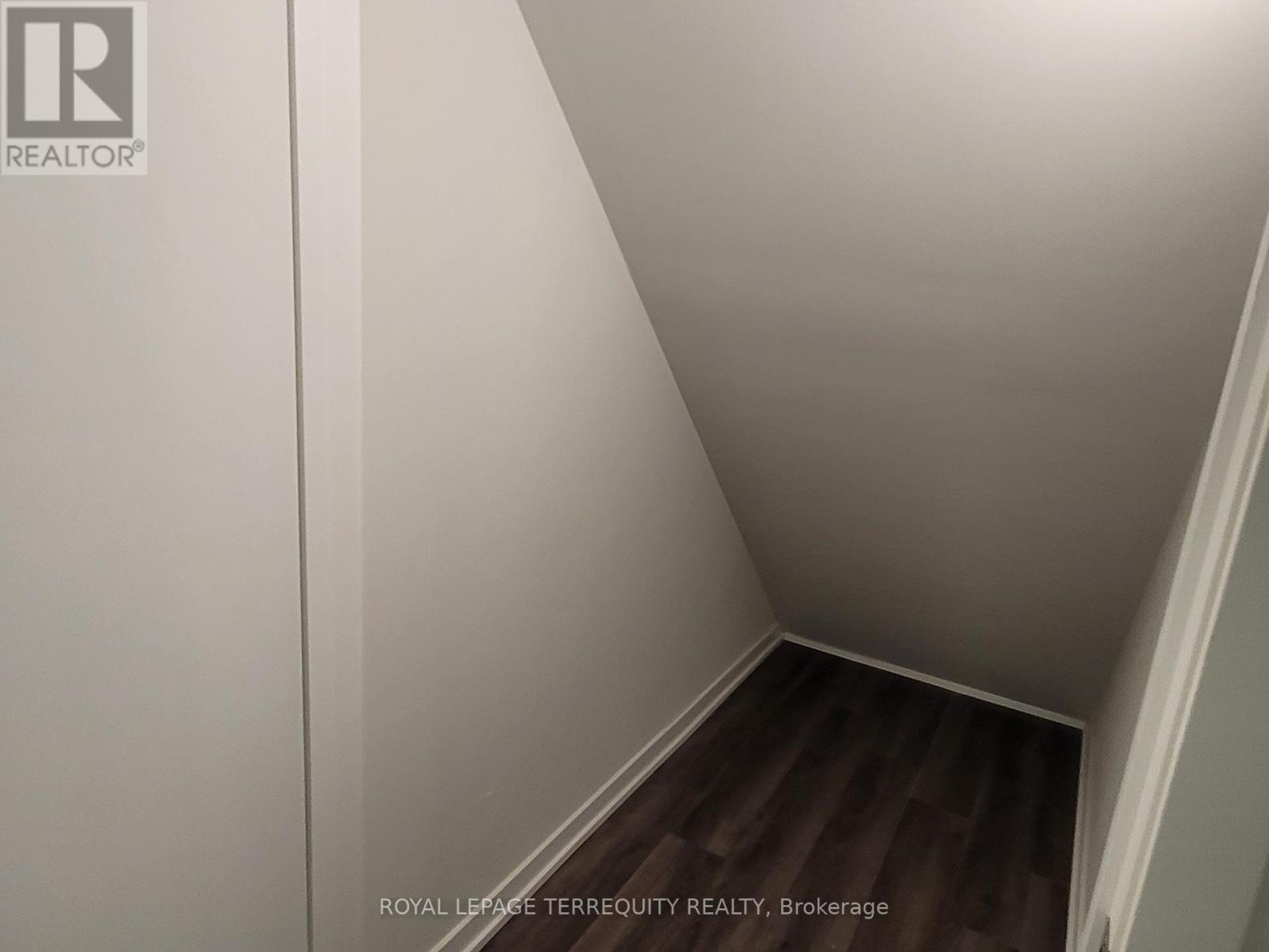 33 - 21 Honeycrisp Crescent, Vaughan, Ontario  L4K 0N6 - Photo 10 - N12760132