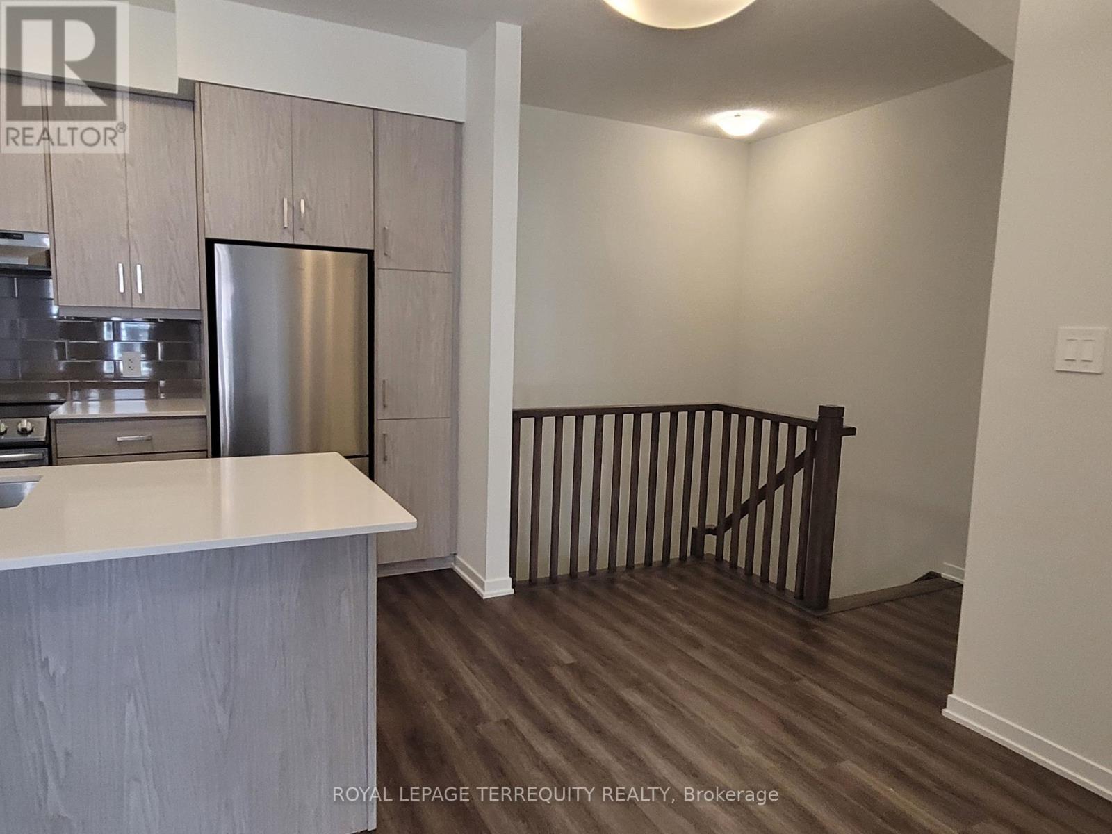 33 - 21 Honeycrisp Crescent, Vaughan, Ontario  L4K 0N6 - Photo 6 - N12760132