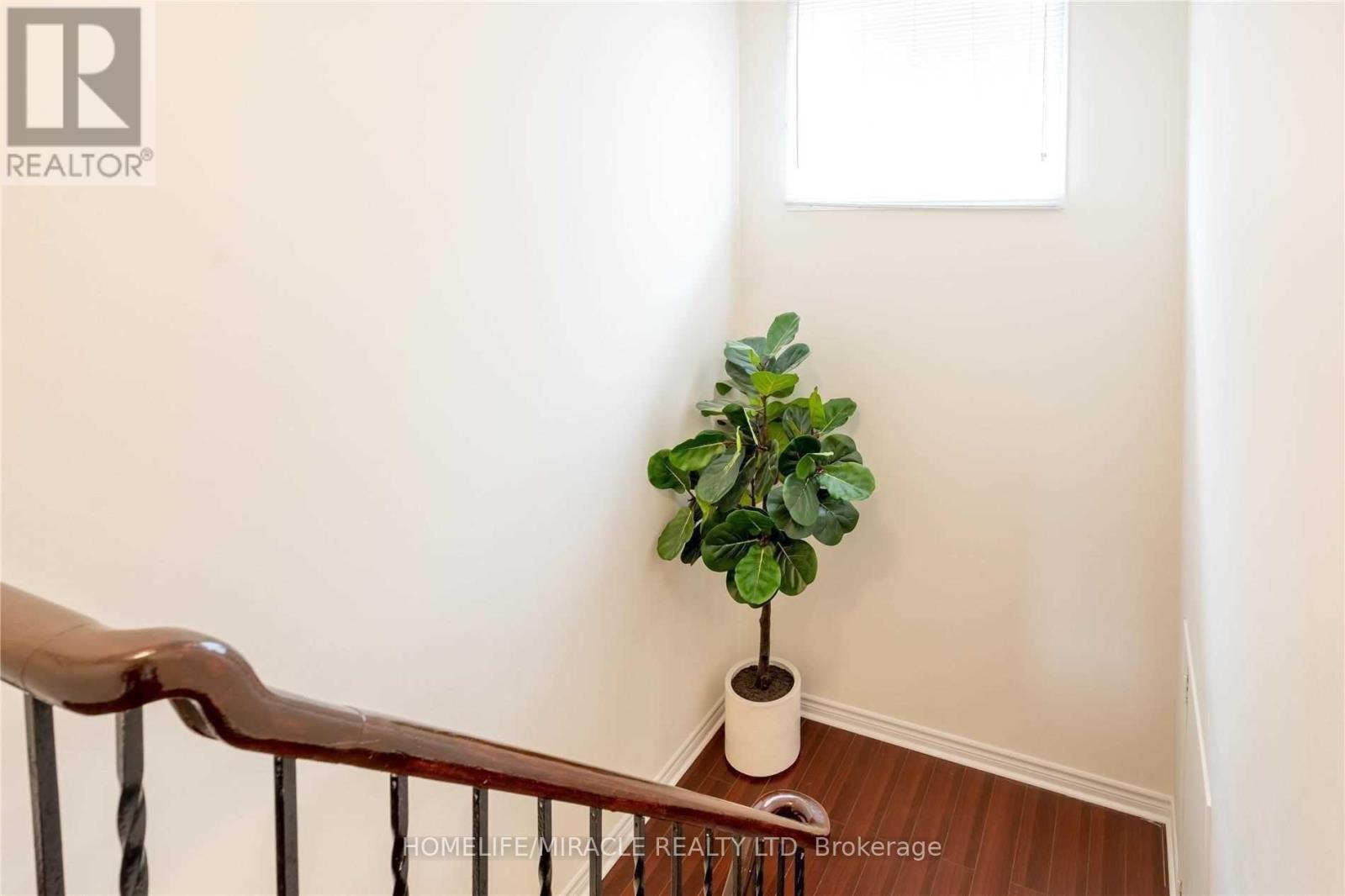 30 Brownridge Crescent, Toronto, Ontario  M9V 4M5 - Photo 17 - W12760140