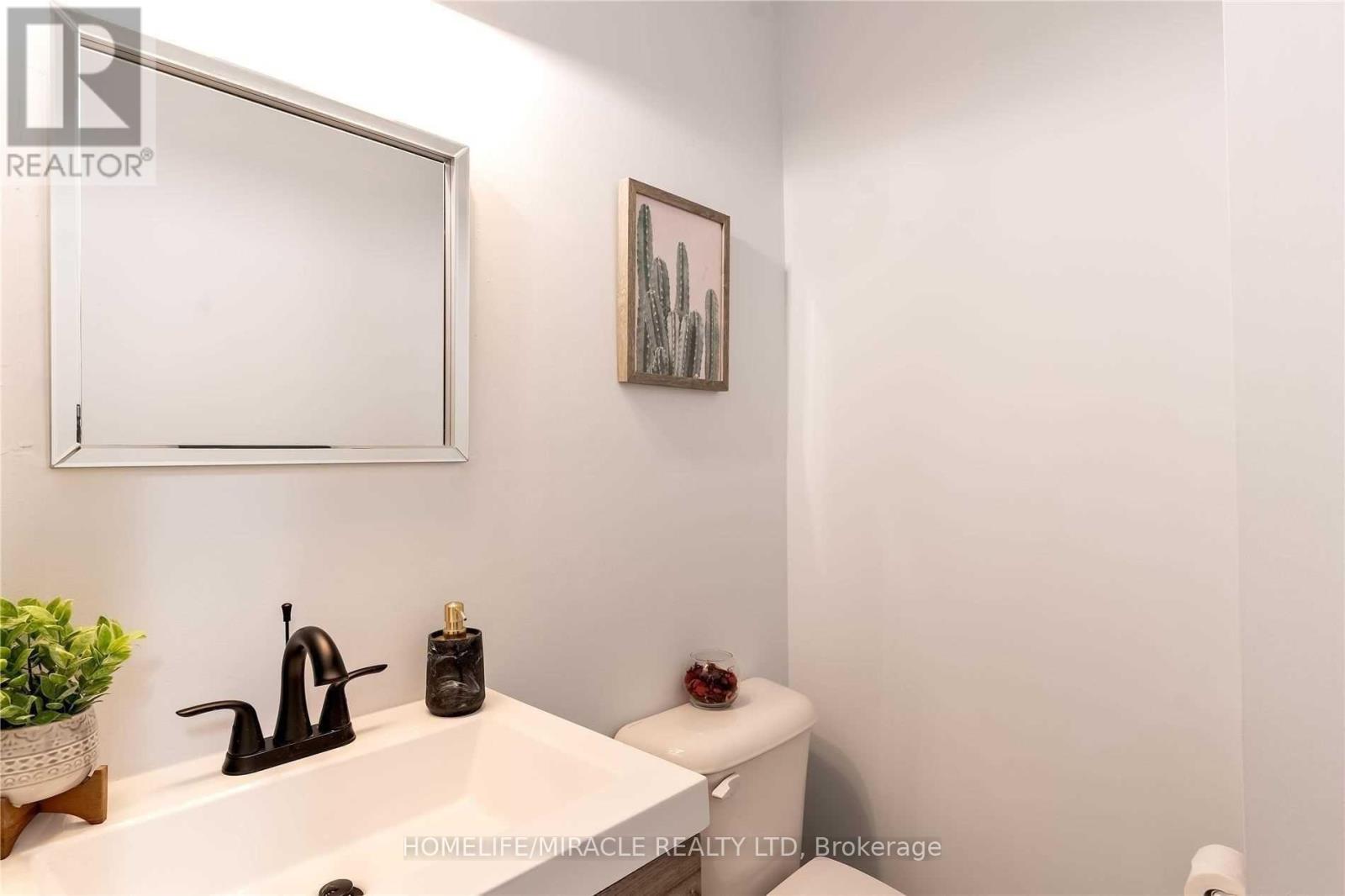 30 Brownridge Crescent, Toronto, Ontario  M9V 4M5 - Photo 5 - W12760140