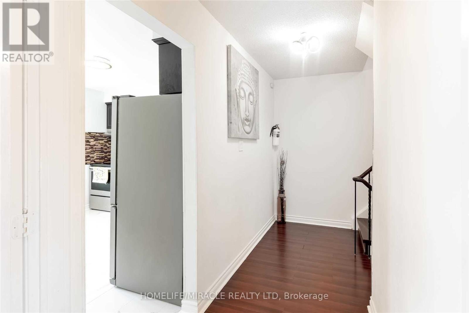 30 Brownridge Crescent, Toronto, Ontario  M9V 4M5 - Photo 6 - W12760140