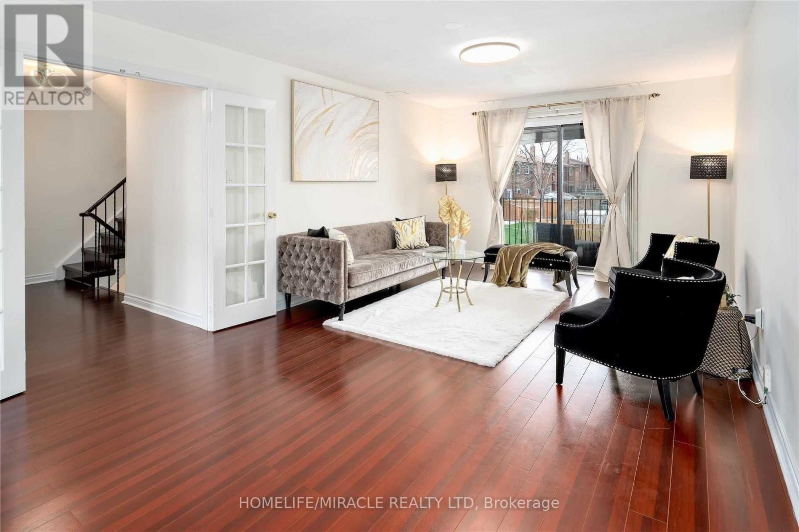 30 Brownridge Crescent, Toronto, Ontario  M9V 4M5 - Photo 8 - W12760140